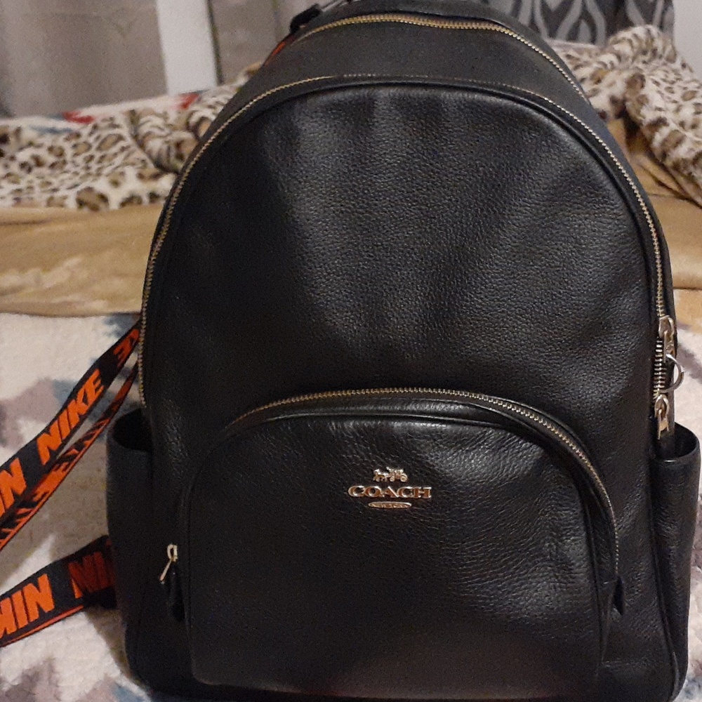 Coach back pack with matching coach hat with a nike strap - Picture 3 of 4